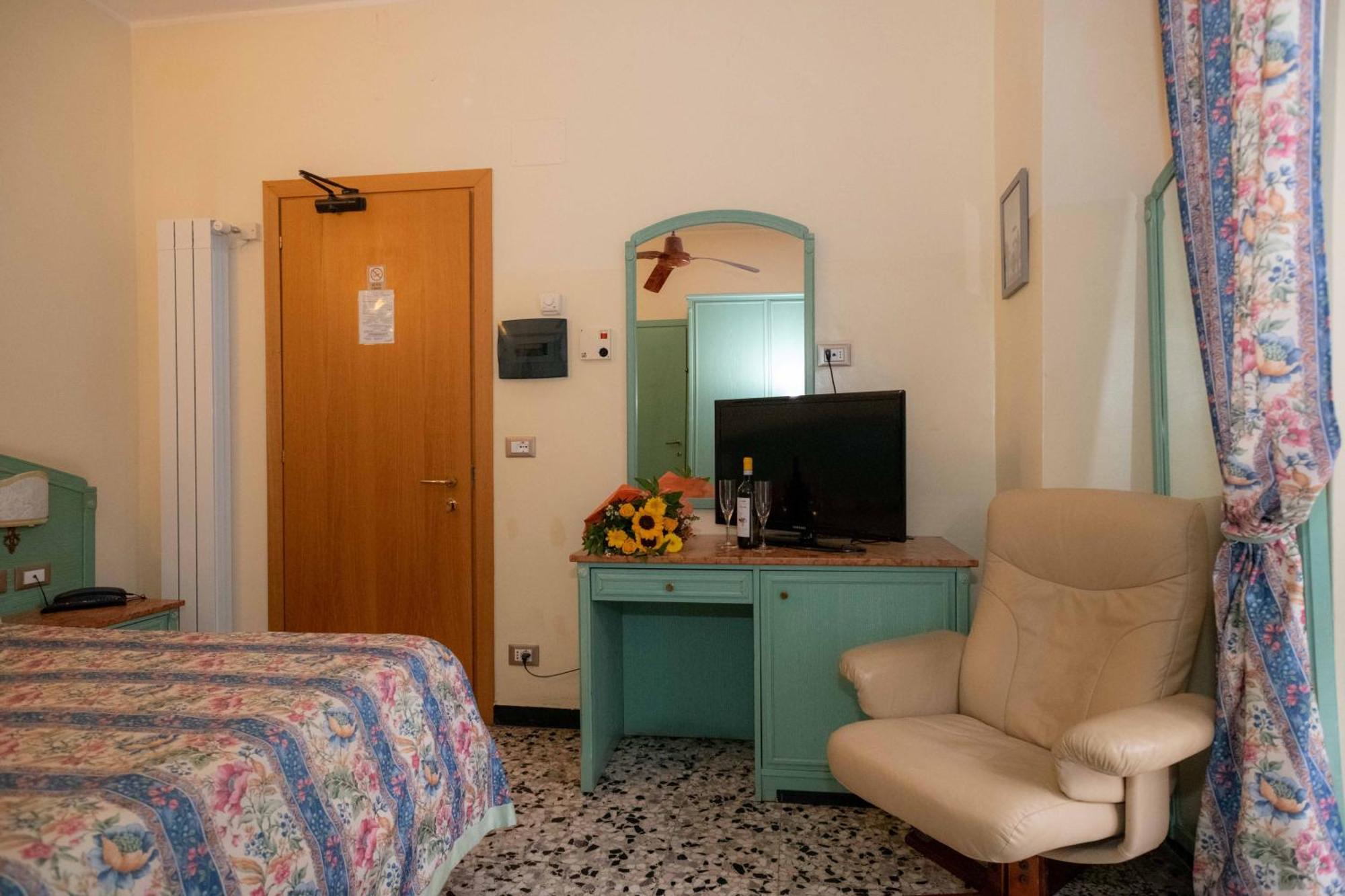 Hotel Magnolia Albenga Esterno foto