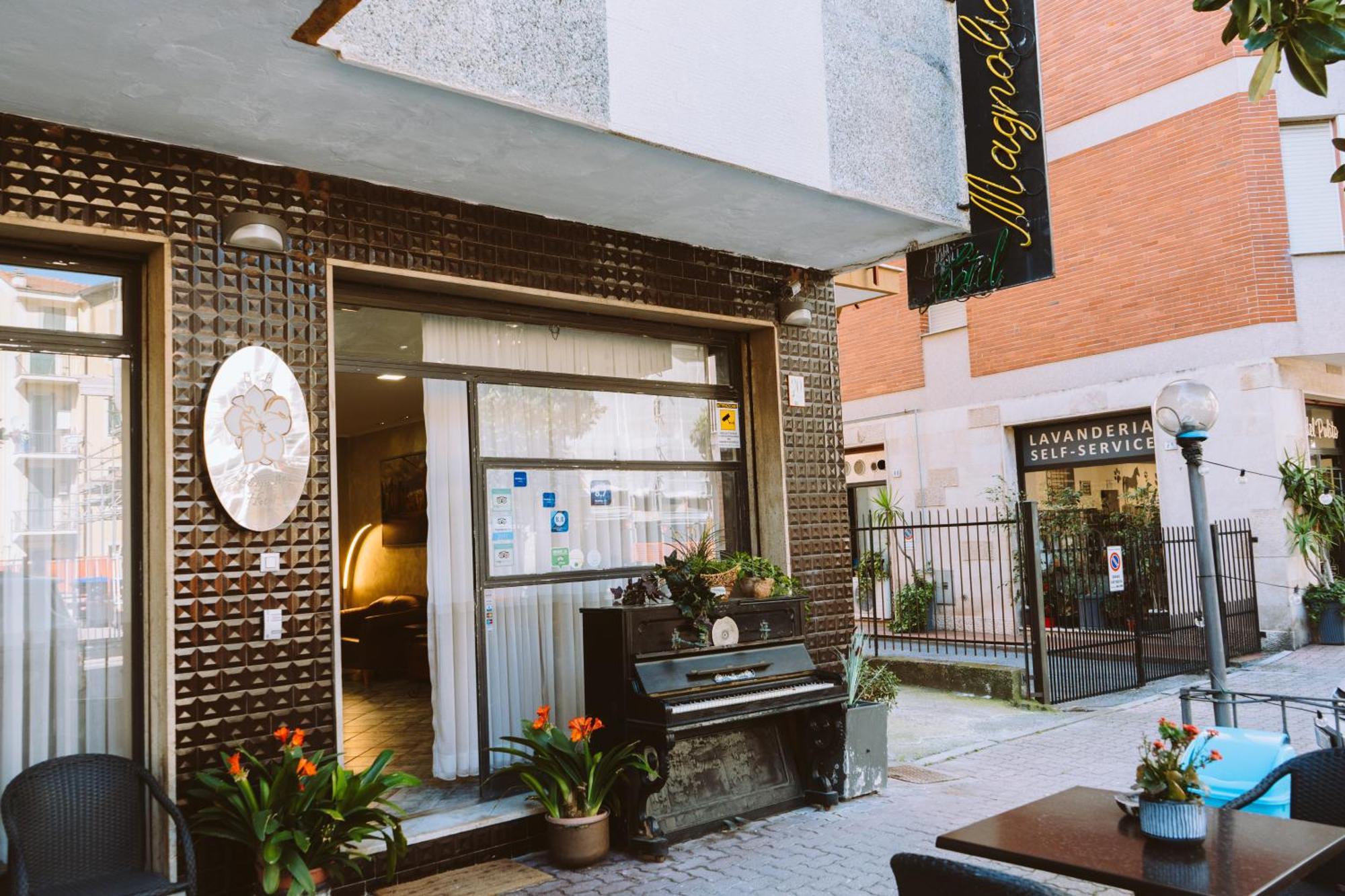 Hotel Magnolia Albenga Esterno foto